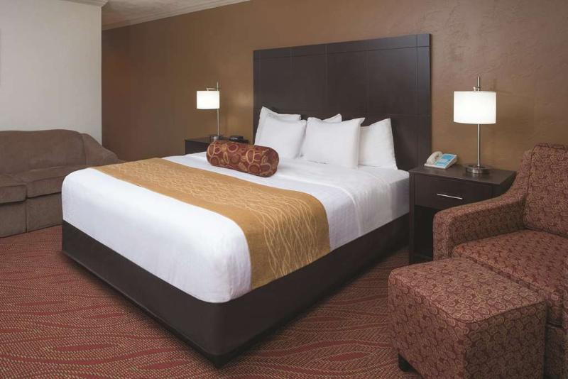 Best Western Plus Parkway Inn image
