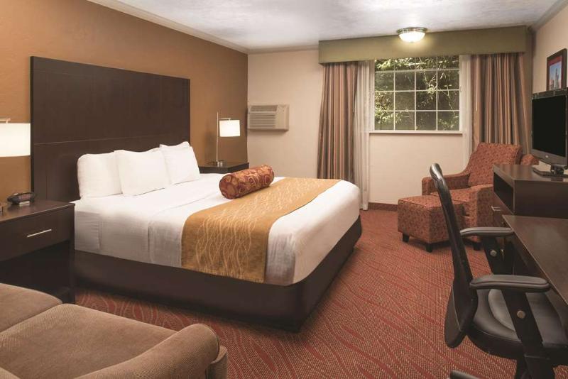 Best Western Plus Parkway Inn image