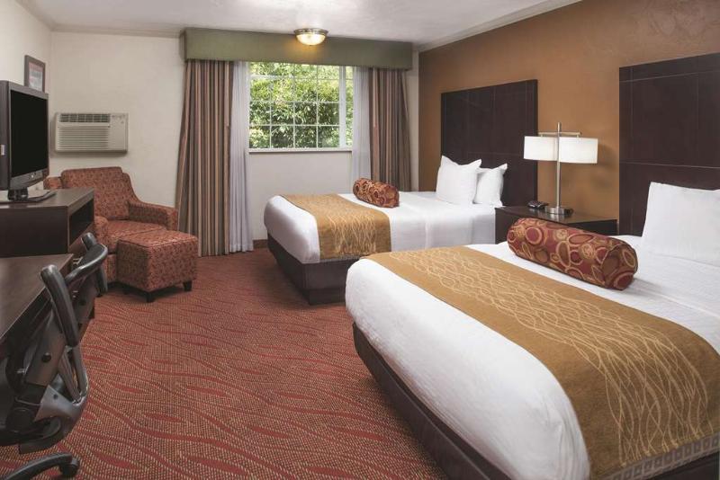 Best Western Plus Parkway Inn image