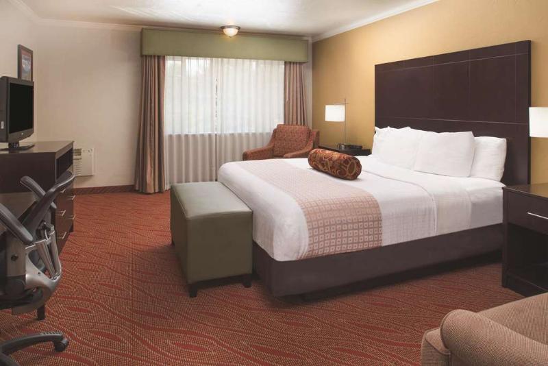 Best Western Plus Parkway Inn image