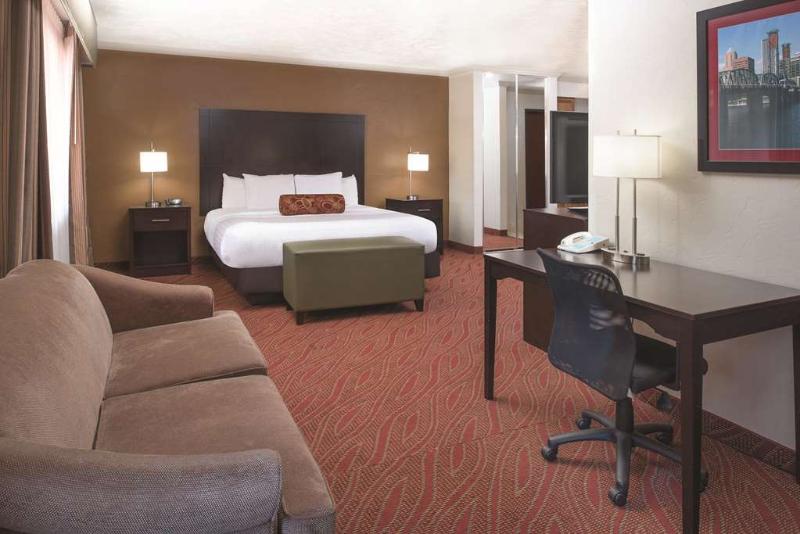 Best Western Plus Parkway Inn image