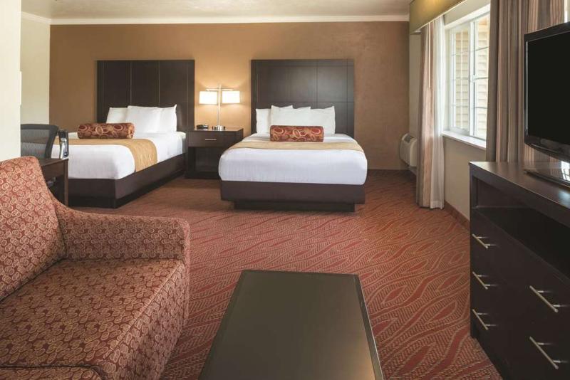 Best Western Plus Parkway Inn image