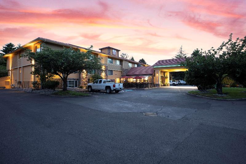 Best Western Plus Parkway Inn image
