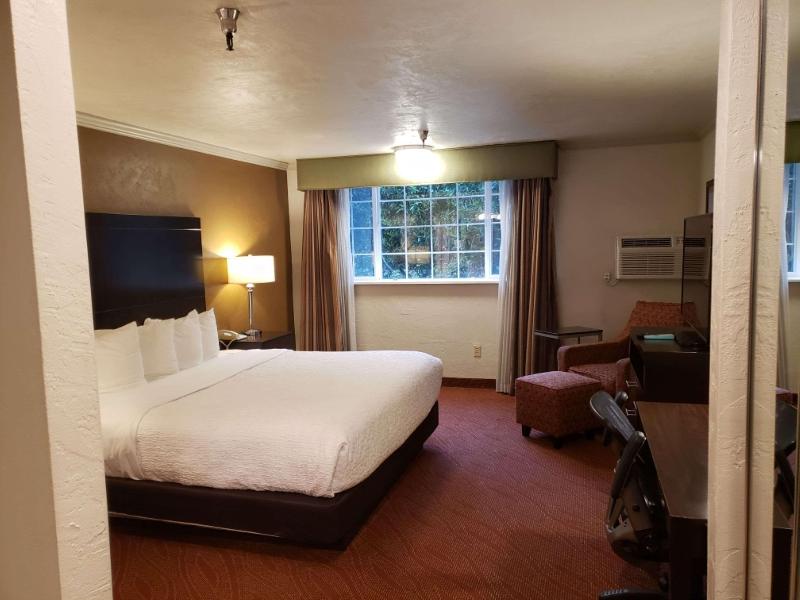 Best Western Plus Parkway Inn image