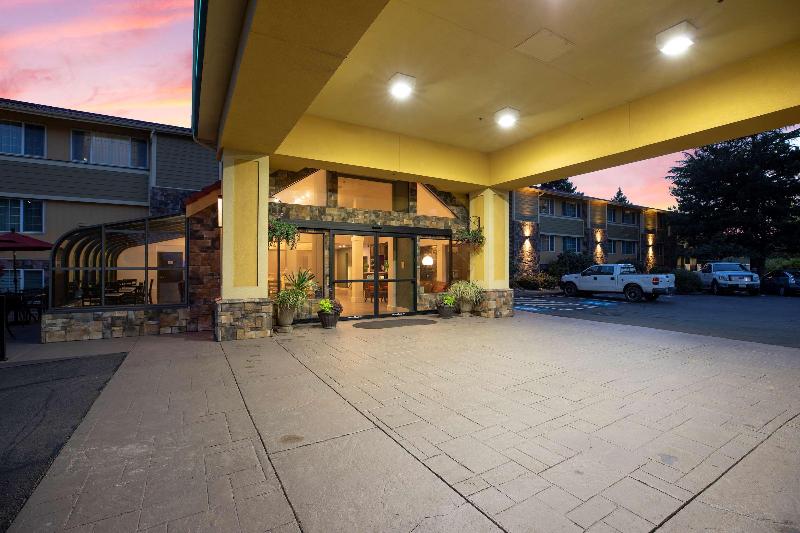 Best Western Plus Parkway Inn image