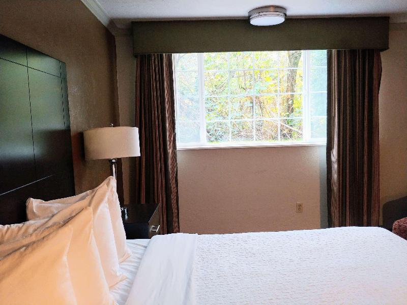 Best Western Plus Parkway Inn image