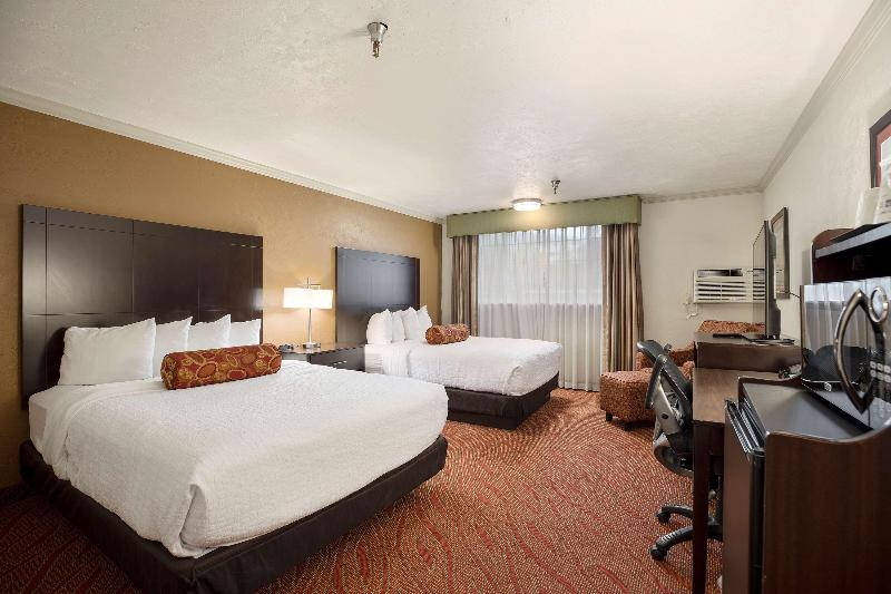 Best Western Plus Parkway Inn image