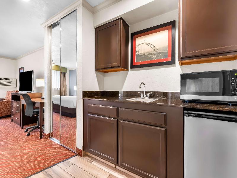 Best Western Plus Parkway Inn image