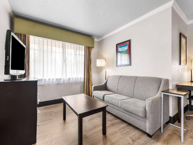 Best Western Plus Parkway Inn image