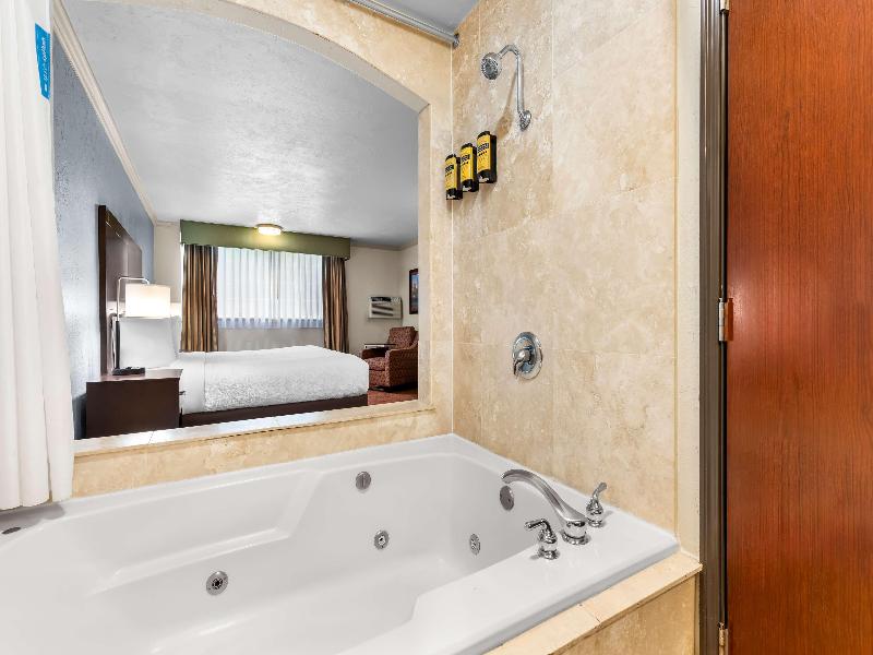 Best Western Plus Parkway Inn image