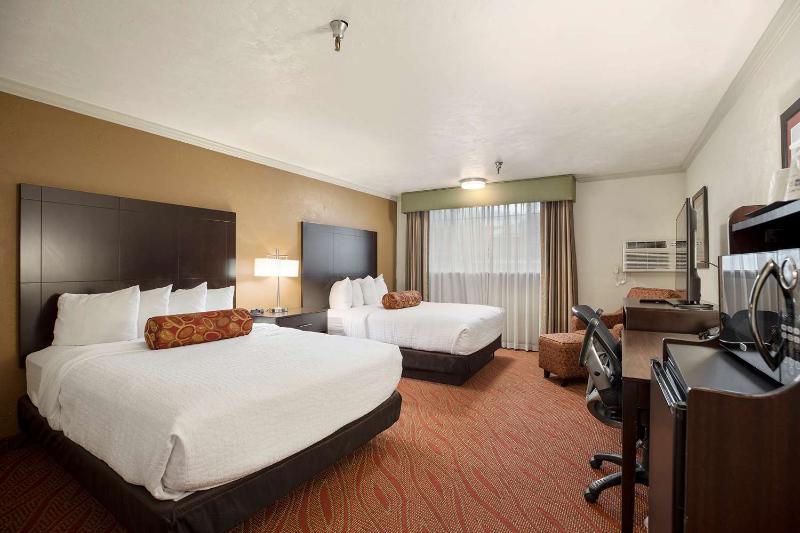 Best Western Plus Parkway Inn image