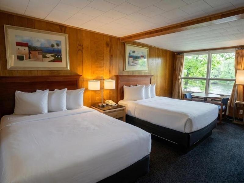Sunset Motor Inn image