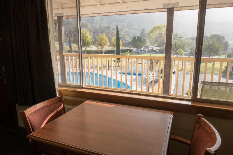 Western Holiday Lodge Sequoia National Park image