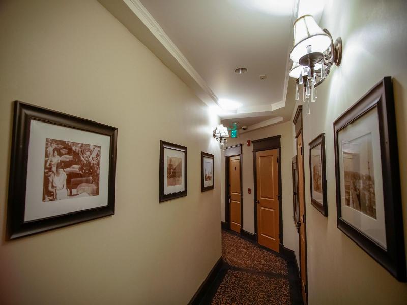 Camas Hotel image