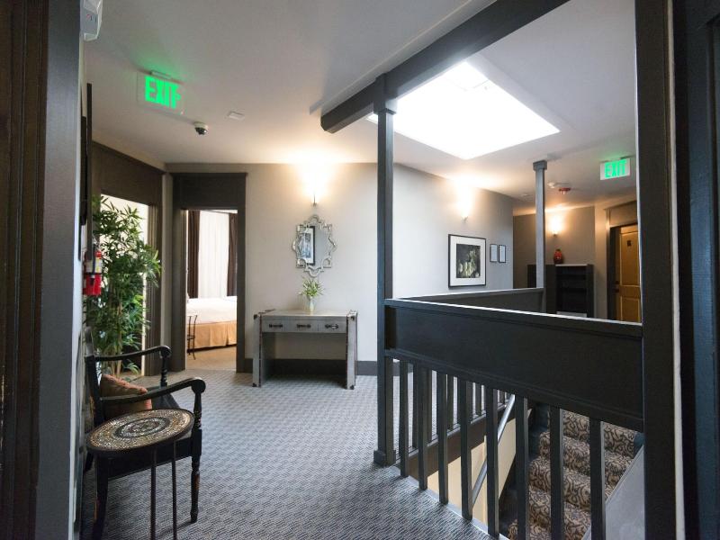 Camas Hotel image