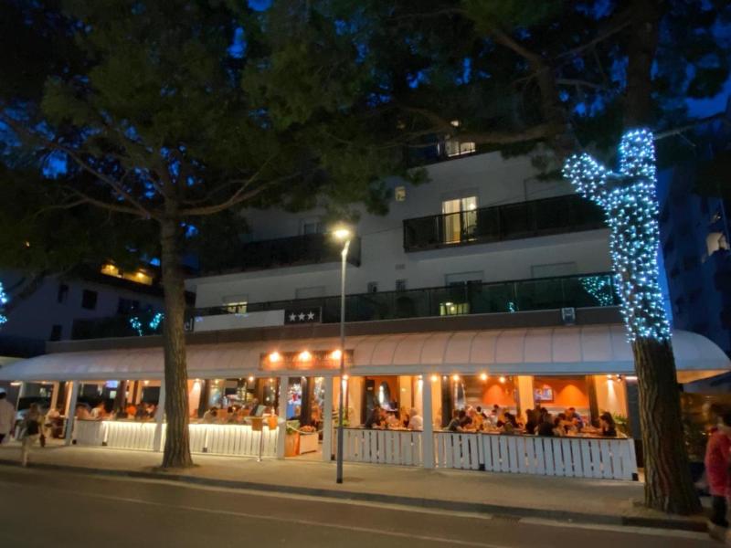 La Maison Hotel image