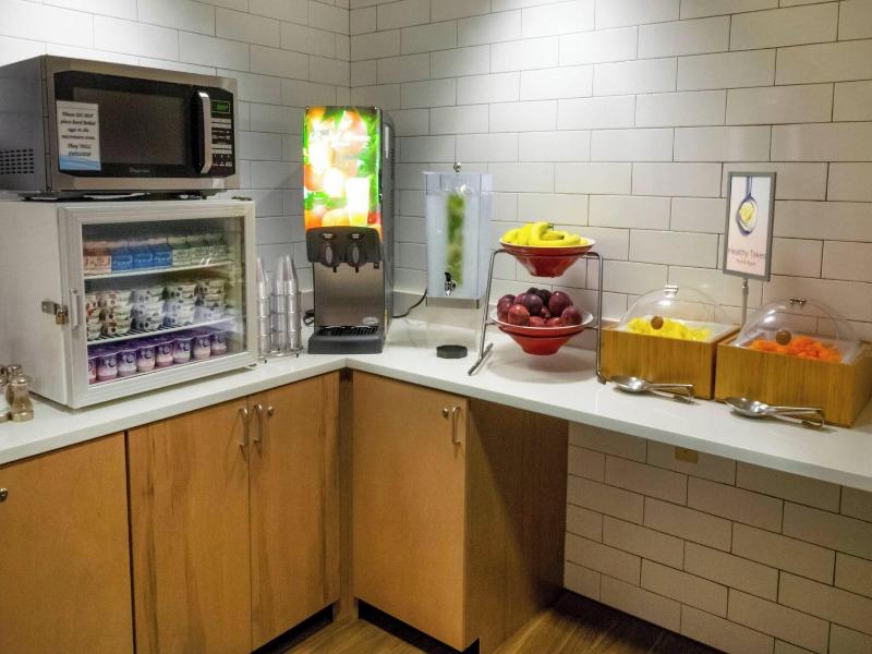 Fairfield Inn & Suites by Marriott Hazleton image