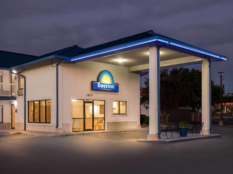 Days Inn By Wyndham Valdosta I-75 — general view