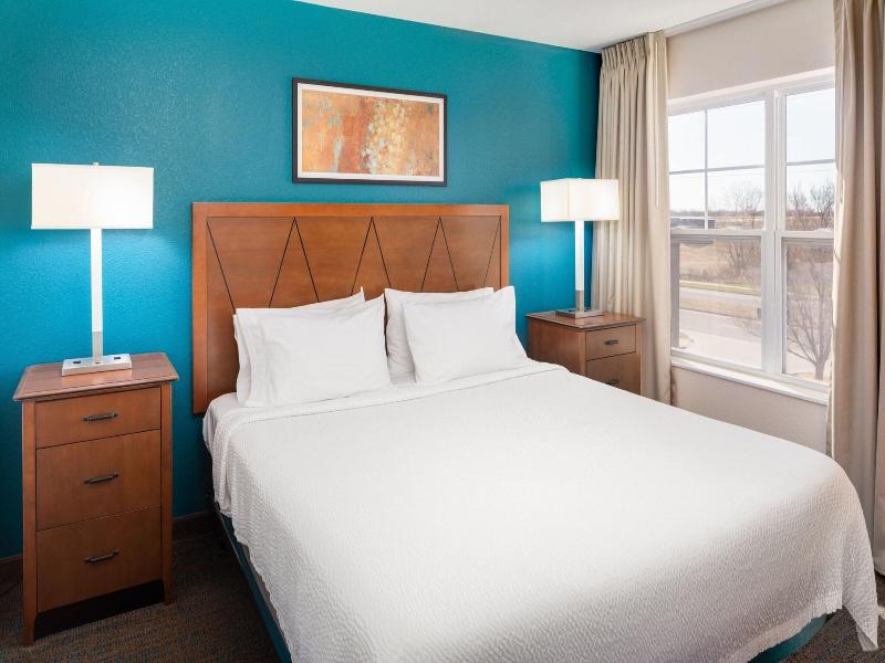 SUITE KING BED ONE BEDROOM — photo 10