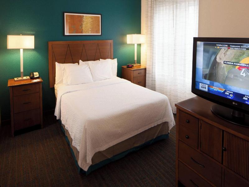 STUDIO KING SIZE BED