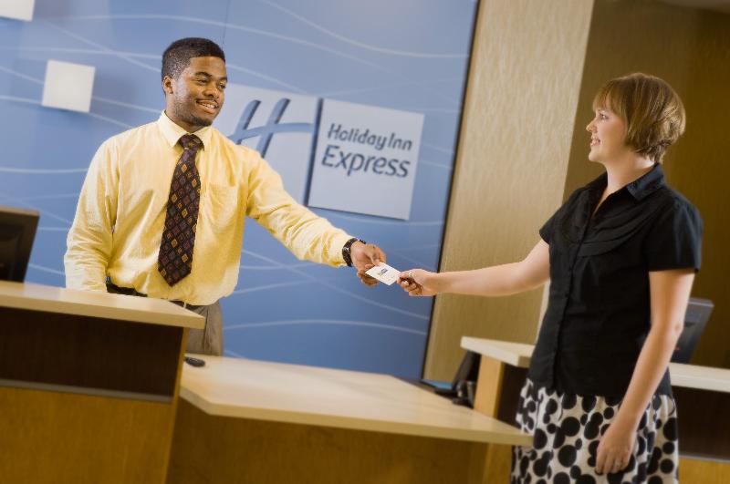 HOLIDAY INN EXPRESS HOTEL AND SUITES ALEXANDRIA - FORT BELVOIR