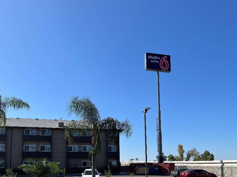 Studio 6 Suites Delano, CA image