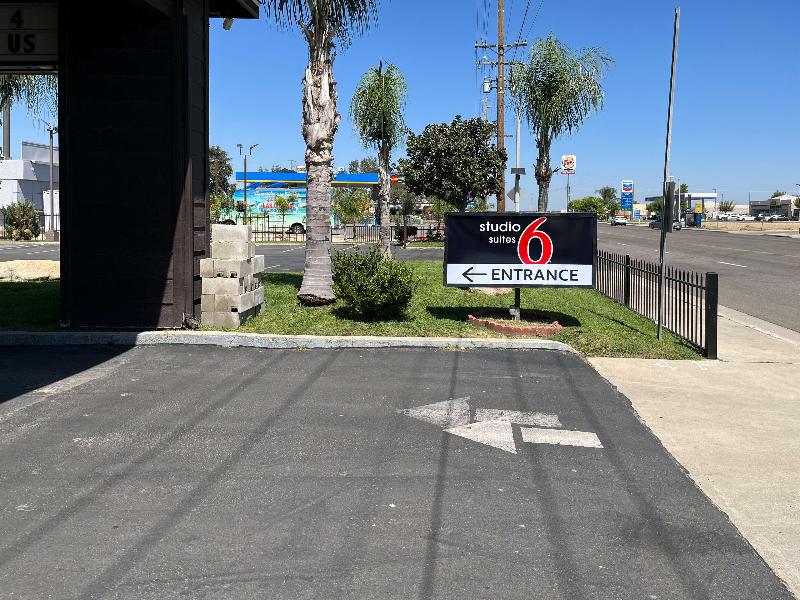 Studio 6 Suites Delano, CA image