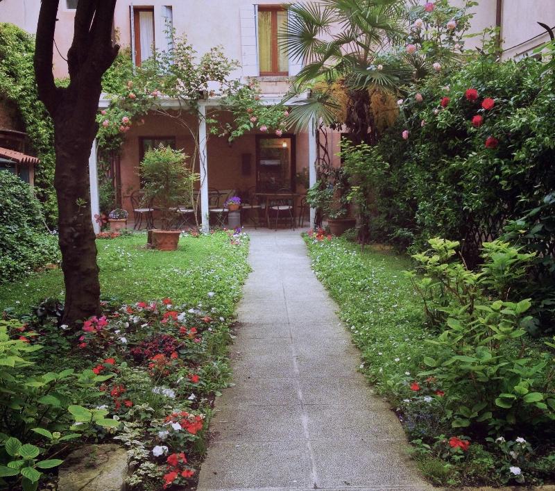 3749 Ponte Chiodo Guest House image