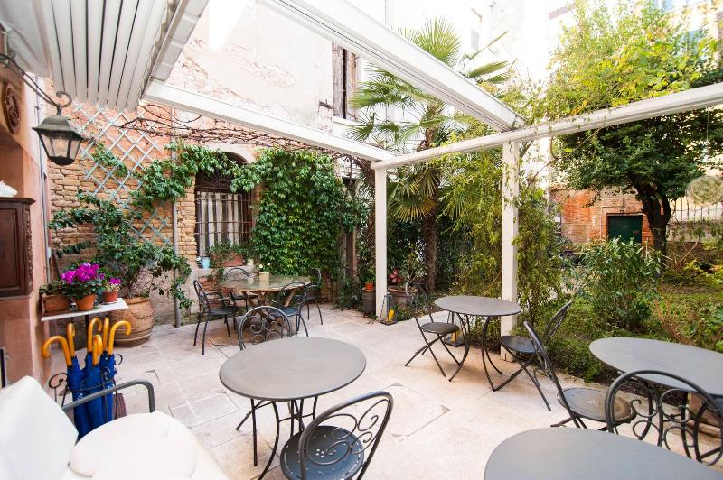 3749 Ponte Chiodo Guest House image