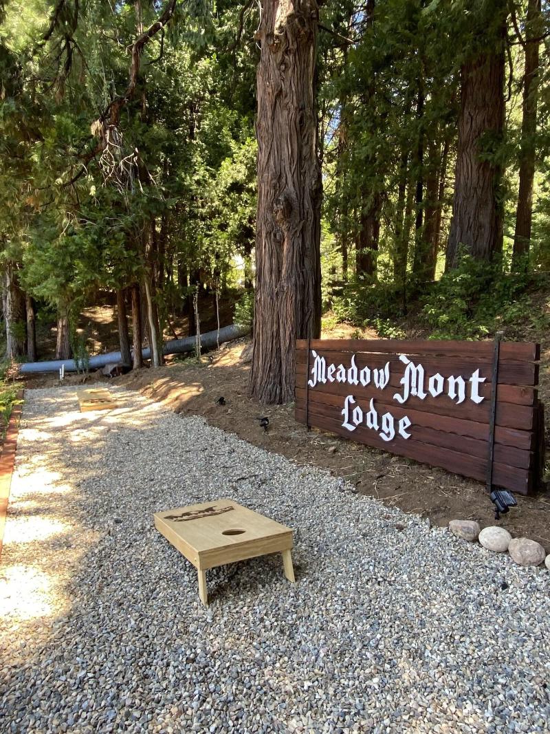 Arnold Meadowmont Lodge — exterior view