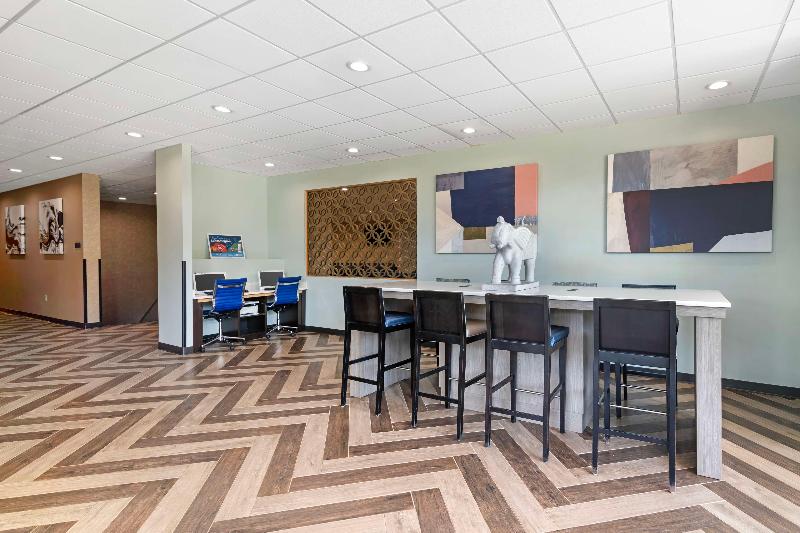 Best Western Plus Landmark Inn image