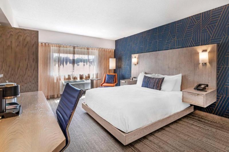 Best Western Plus Landmark Inn image