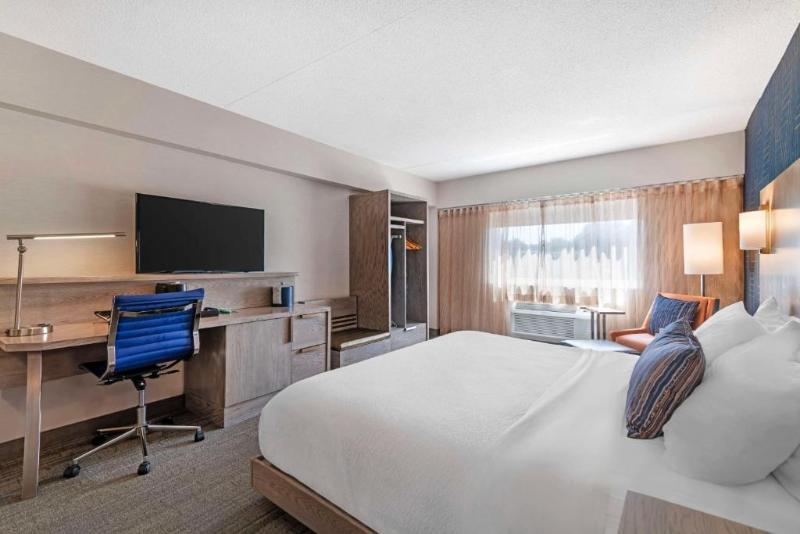 Best Western Plus Landmark Inn image