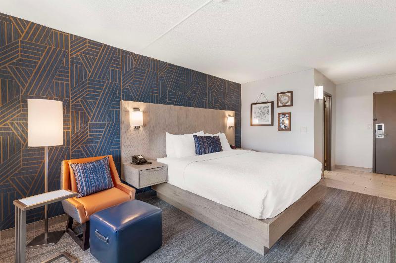 Best Western Plus Landmark Inn image