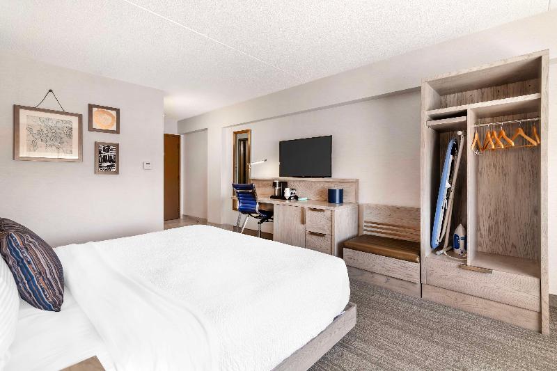 Best Western Plus Landmark Inn image