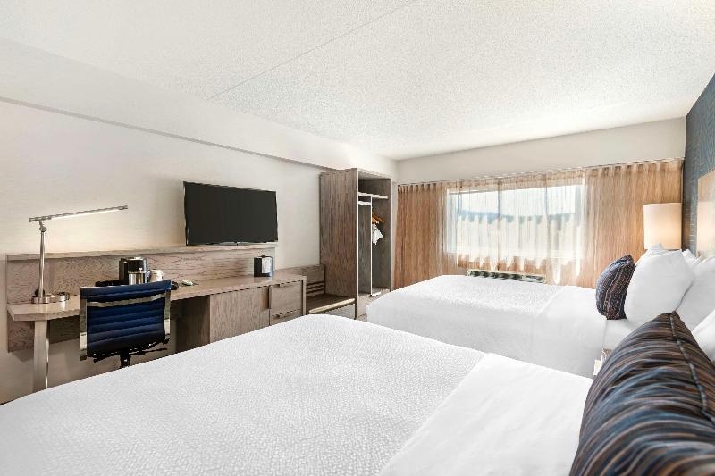 Best Western Plus Landmark Inn image