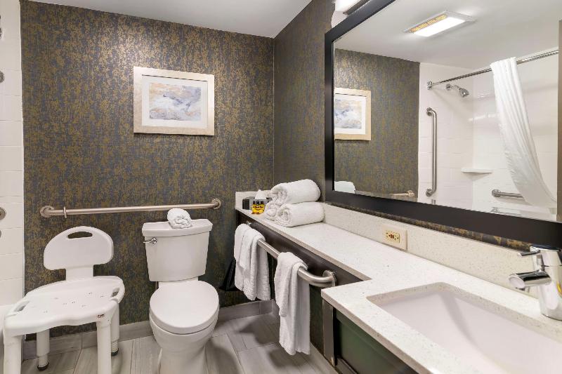 Best Western Plus Landmark Inn image