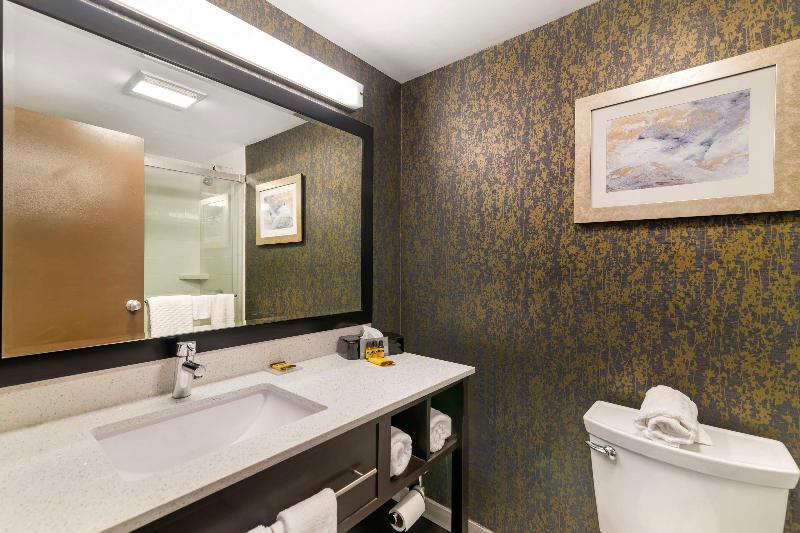 Best Western Plus Landmark Inn image