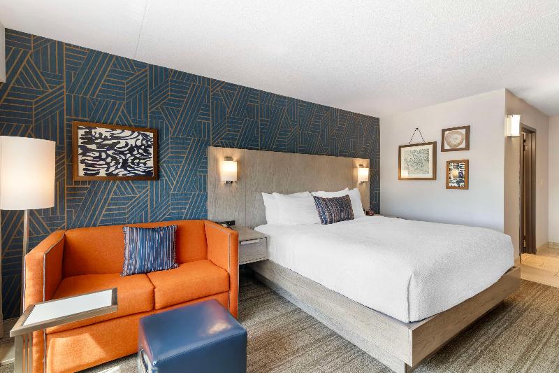 Best Western Plus Landmark Inn image