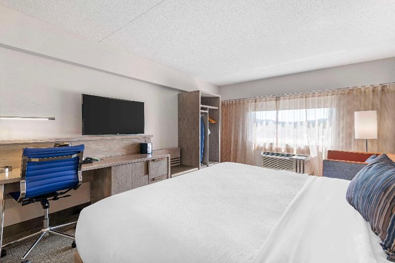 Best Western Plus Landmark Inn image