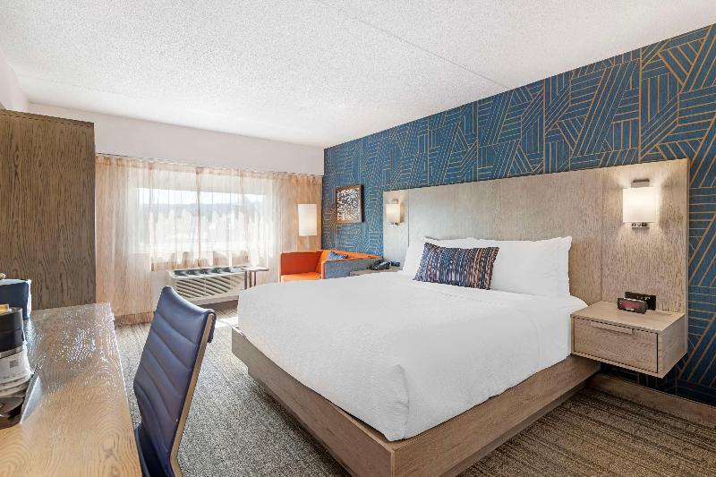 Best Western Plus Landmark Inn image