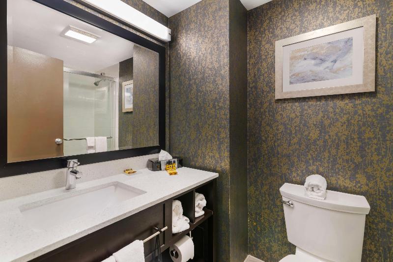 Best Western Plus Landmark Inn image