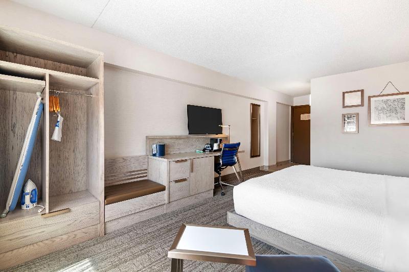 Best Western Plus Landmark Inn image