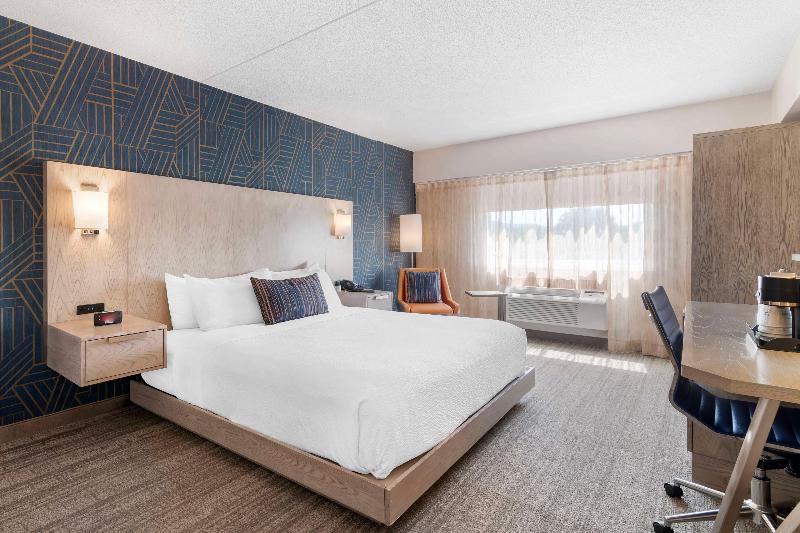 Best Western Plus Landmark Inn image