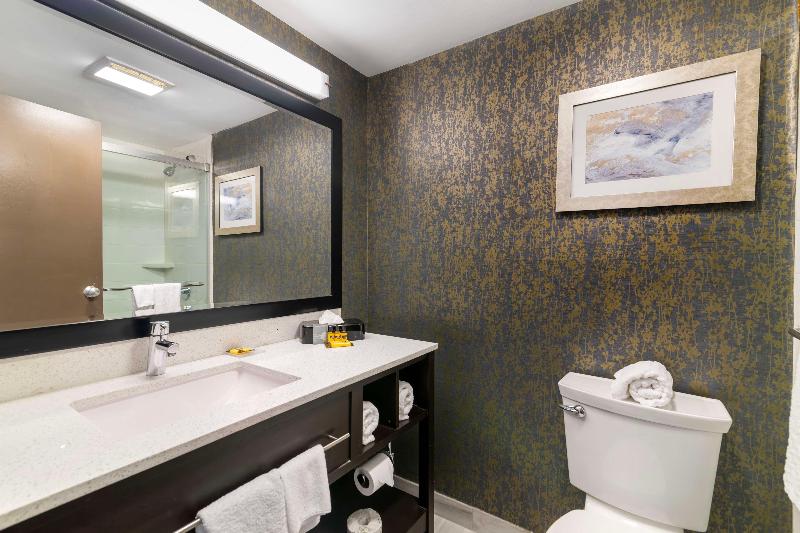 Best Western Plus Landmark Inn image