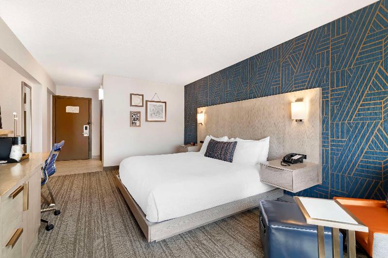 Best Western Plus Landmark Inn image