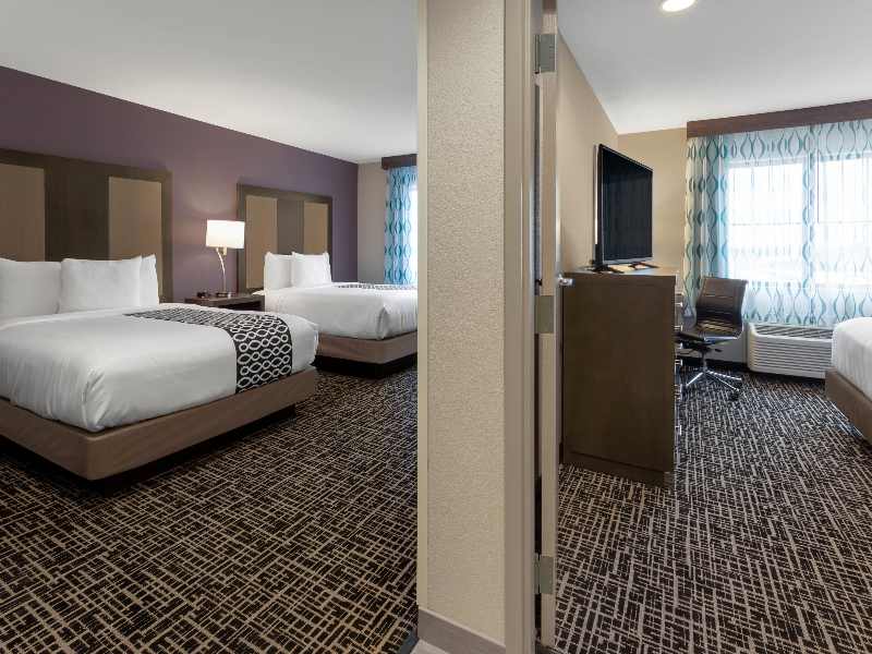 La Quinta Inn & Suites by Wyndham Wichita Airport image