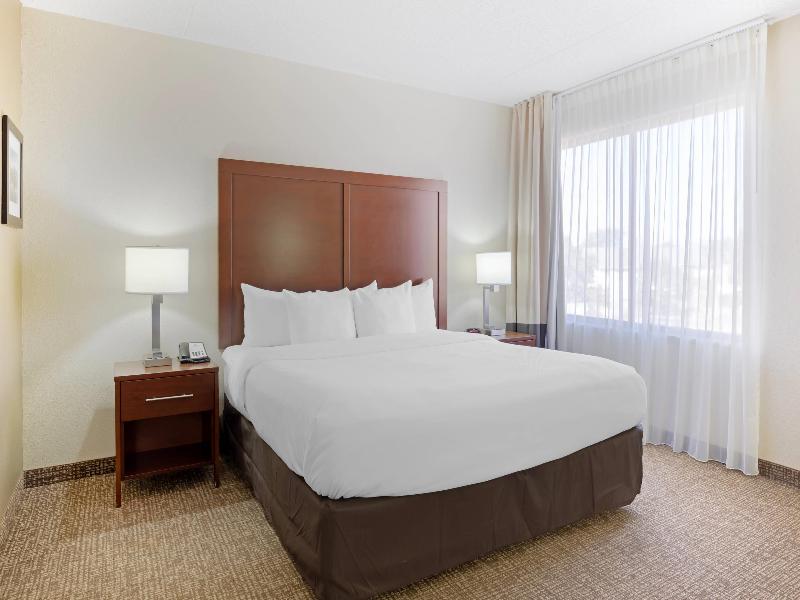 DOUBLE KING BED NON SMOKING — photo 6
