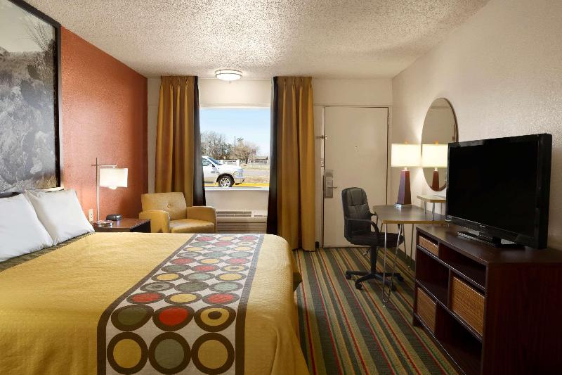 Super 8 By Wyndham Woodward image