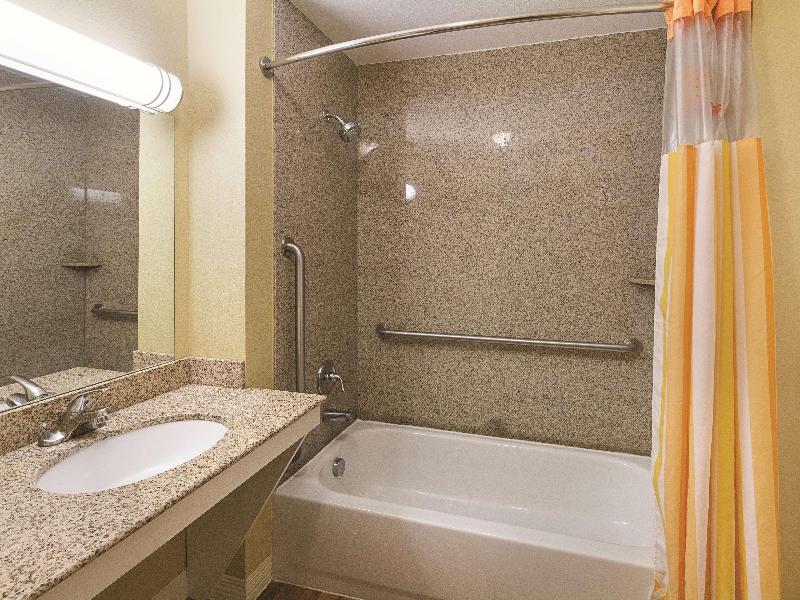 La Quinta Inn and Suites Waxahachie image